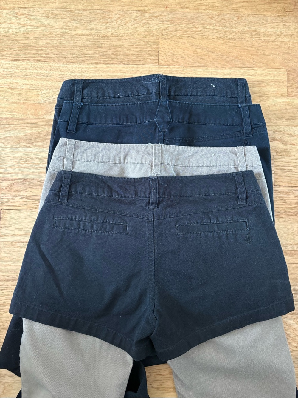Womens volcom pants / shorts bundle